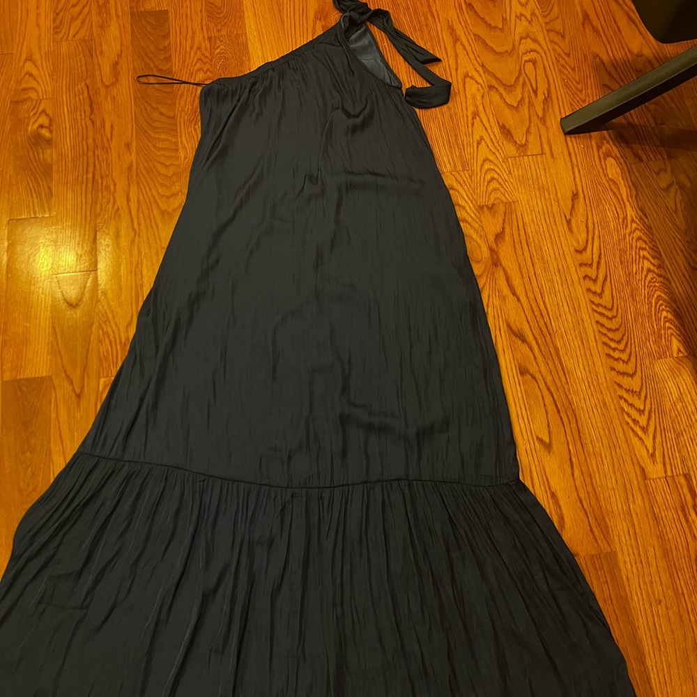 Evereve Chic Black One-Shoulder Dress